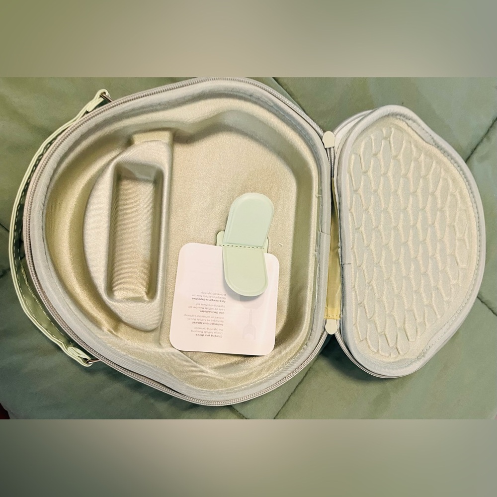 Mint Travel Case for AirPods Max.